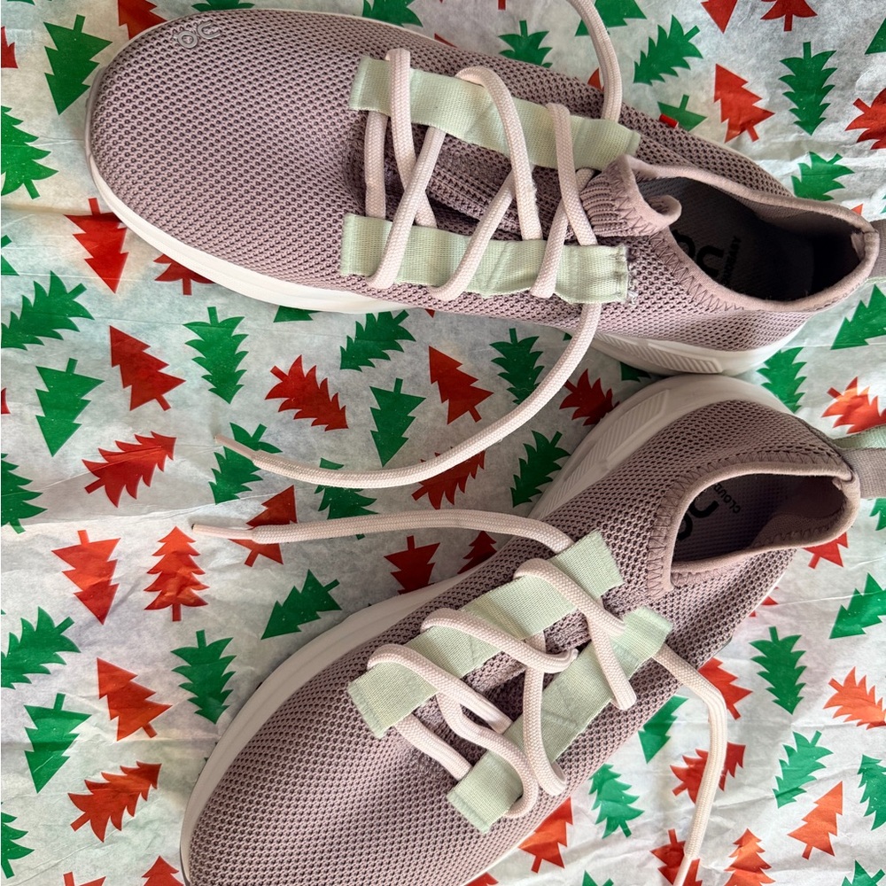Women’s 8.5 On Clouds Pink Mesh Sneakers with White Accents